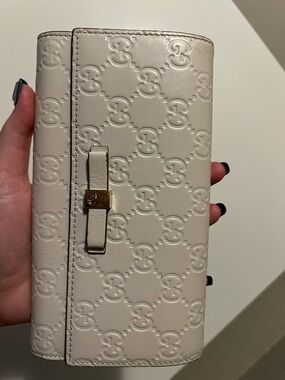 Gucci Cream Embossed GG Continental Wallet with Gold Bow Accent